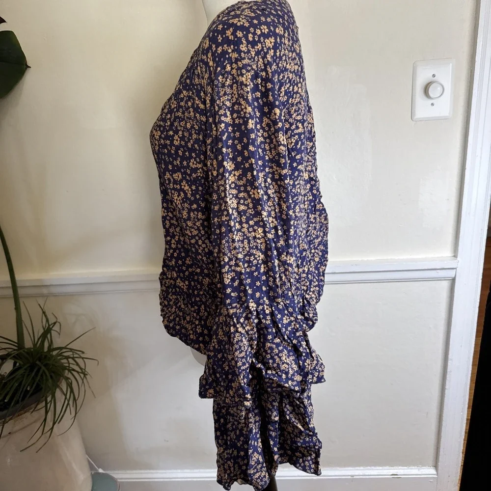 FREE PEOPLE Ditsy Floral dramatical ruffle long sleeves women M blue top shirt